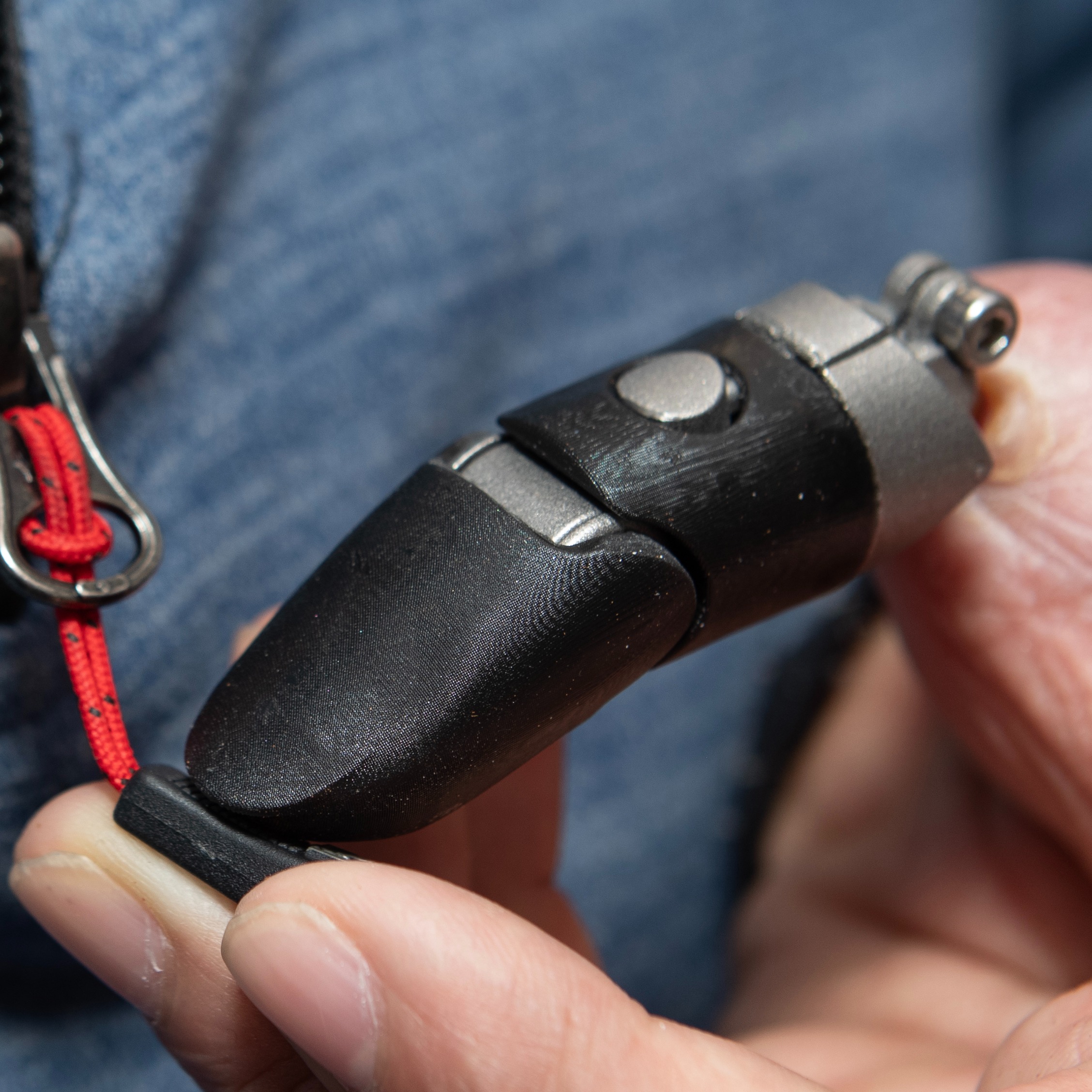 Osseointegrated prosthetic thumb holding zipper pull